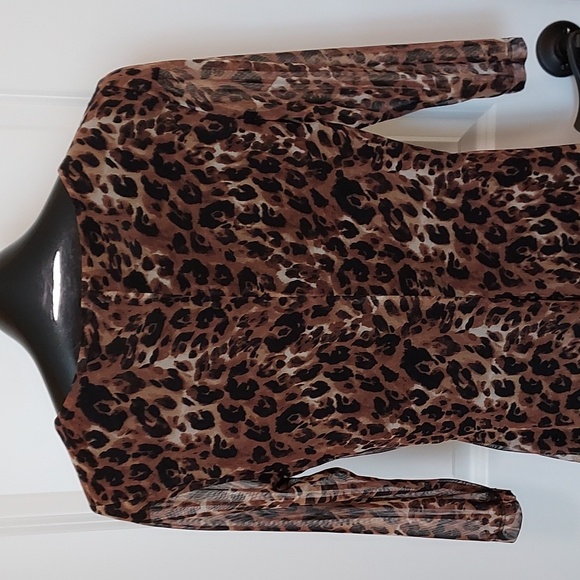 Connected Apparel  Leopard Print with Gathered Side and Sheer Sleeves Size 6 - Picture 7 of 10